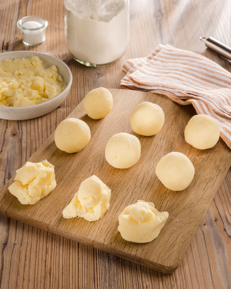 Dieses Bild zeigt die rohen Kartoffelklöße.