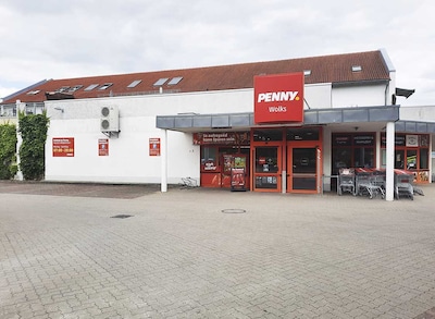 Sie sehen den Eingang vom Penny Markt in Leipzig OT Liebertwolkwitz Deutsche Einheit 2