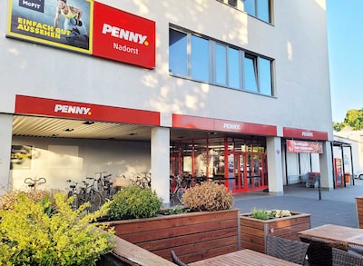 Sie sehen den Eingang vom Penny Markt in Oldenburg, Nadorster Str. 229