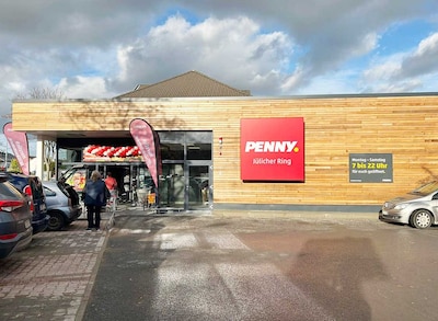 Sie sehen den Eingang vom Penny Markt in Euskirchen – Innenstadt Juelicher Ring 27