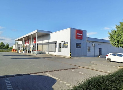 Sie sehen den Eingang vom Penny Markt in Griesheim, Oberndorfer Str. 111