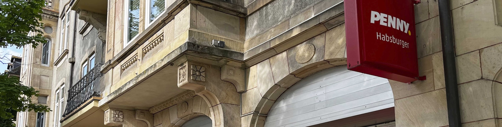 Sie sehen den Eingang vom Penny Markt in Freiburg/Stadt, Habsburger Str. 100-102