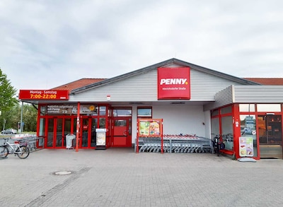 sie sehen den Eingang vom Penny Markt in Rostock/Toitenwinkel Hinrichsdorfer Str. 7B