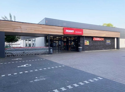 Sie sehen den Eingang vom Penny Markt in Lünen/Brambauer, Wittekindstrasse 8