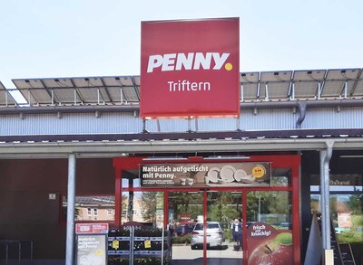 Sie sehen den Eingang vom Penny Markt in Triftern Haselbachstr. 2