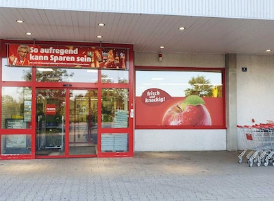 Sie sehen den Eingang vom Penny Markt in Mühldorf Buergermeister-Hess-Str. 6
