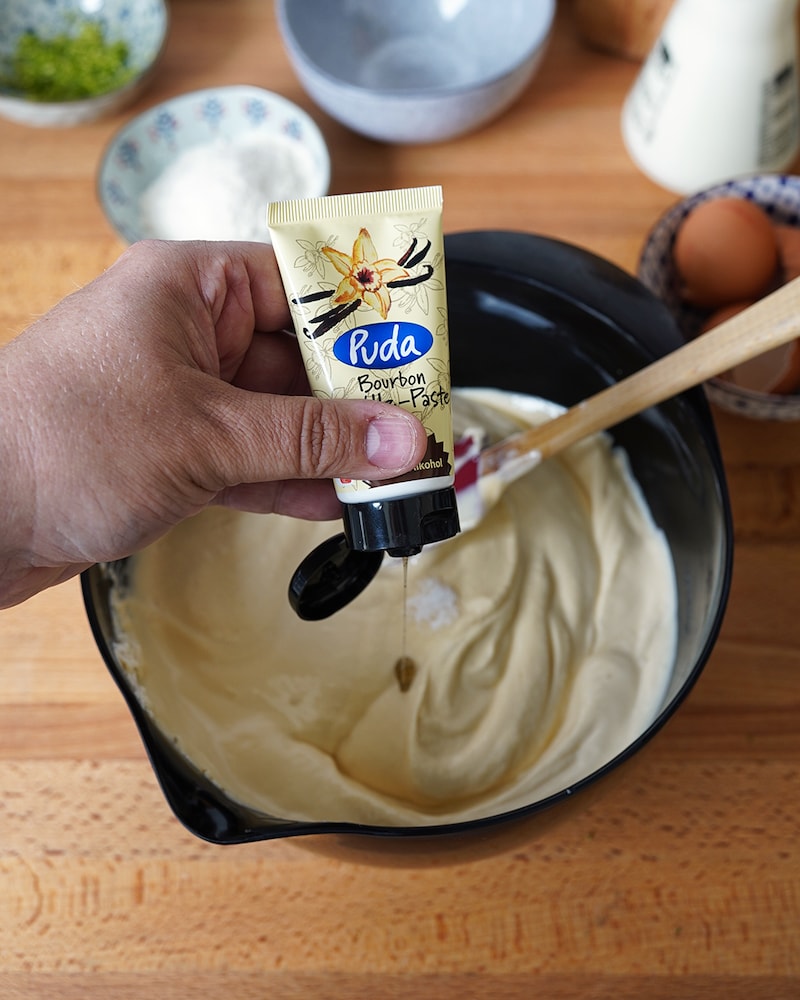 Dieses Bild zeigt das Hinzufügen von Vanillepaste.