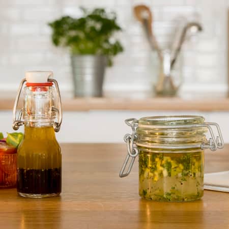 Verschiedene Salatdressings