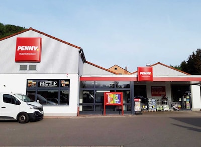Sie sehen den Eingang vom Penny Markt in Thaleischweiler/Froeschen, Bahnhofstr. 52