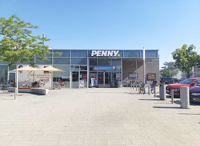 Sie sehen den Eingang vom Penny Markt in Mannheim-Schönau, Bromberger Baumgang 2