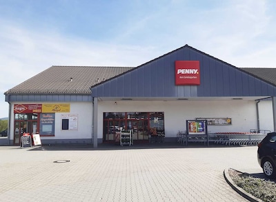 Sie sehen den Eingang vom Penny Markt in Bautzen Am Carolagarten 1
