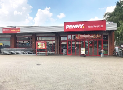 Sie sehen den Eingang vom Penny Markt in Glinde, Berliner Str. 2