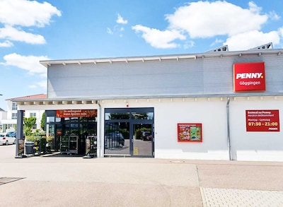 Sie sehen den Eingang vom Penny Markt in Goeggingen, Zum Steingau 2