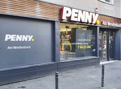 Sie sehen den Eingang vom Penny Markt in Köln - Altstadt Süd Am Weidenbach 26-30