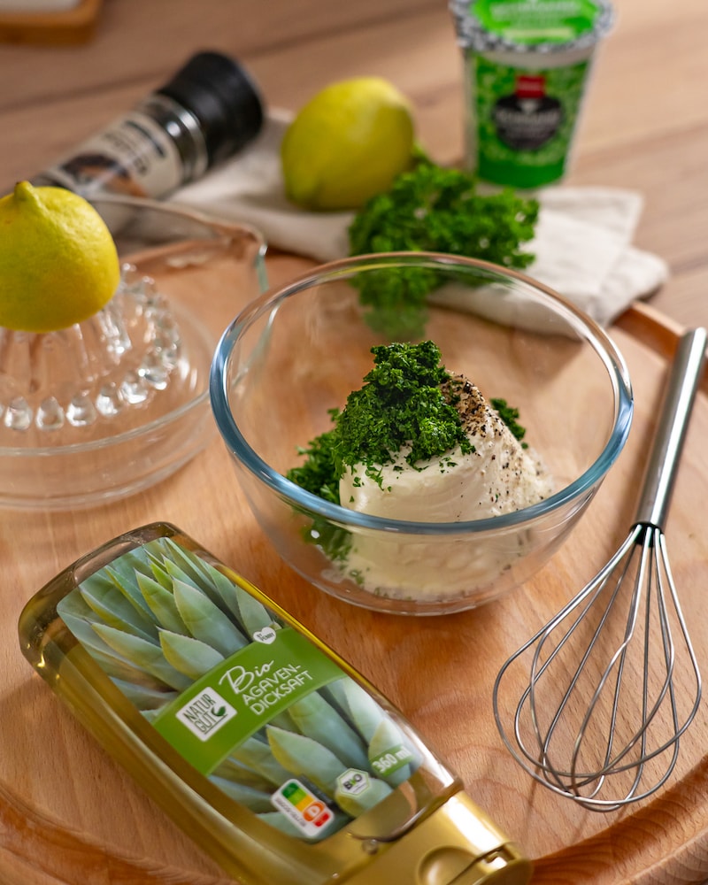 Schwedische Raggmunk mit Lachs und Kräuterschmand