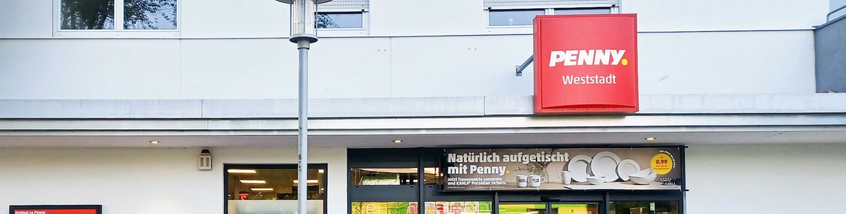 Sie sehen den Eingang vom Penny Markt in Ravensburg Marienburger Str. 31