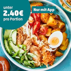 Diese Bild zeigt den fertigen Indonesischer Gado-Gado-Salat mit Hähnchen.