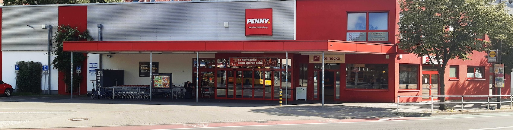 Sie sehen den Eingang vom Penny Markt in Berlin/Lichtenberg Weitlingstr. 9