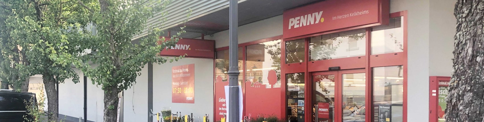 Sie sehen den Eingang vom Penny Markt in Kelkheim, Bahnstr. 9