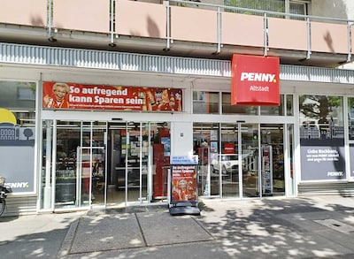 Sie sehen den Eingang vom Penny Markt in Mainz, Holzstrasse 1