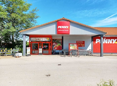 Sie sehen den Eingang vom Penny Markt in Geretsried/Gartenberg Boehmerwaldstr. 44