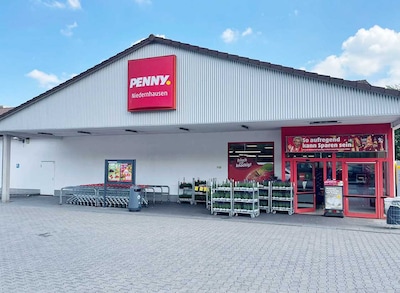 Sie sehen den Eingang vom Penny Markt in Niedernhausen, Frankfurter Str. 5-7