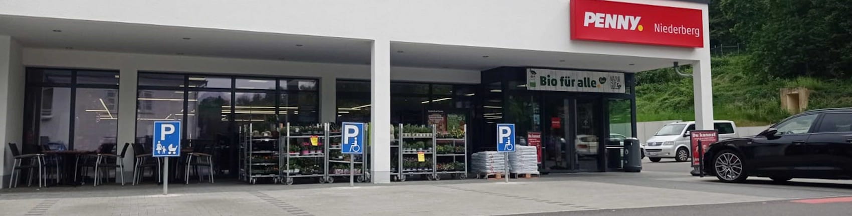 Sie sehen den Eingang vom Penny Markt in Koblenz Arenberger Str. 28