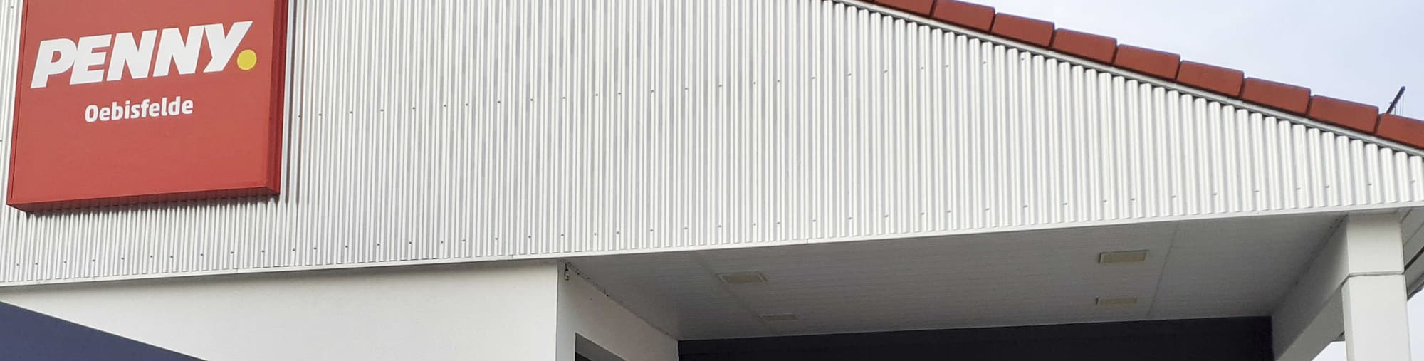 Sie sehen den Eingang vom Penny Markt in Oebisfelde-Weferlingen, Stendaler Straße 97-99