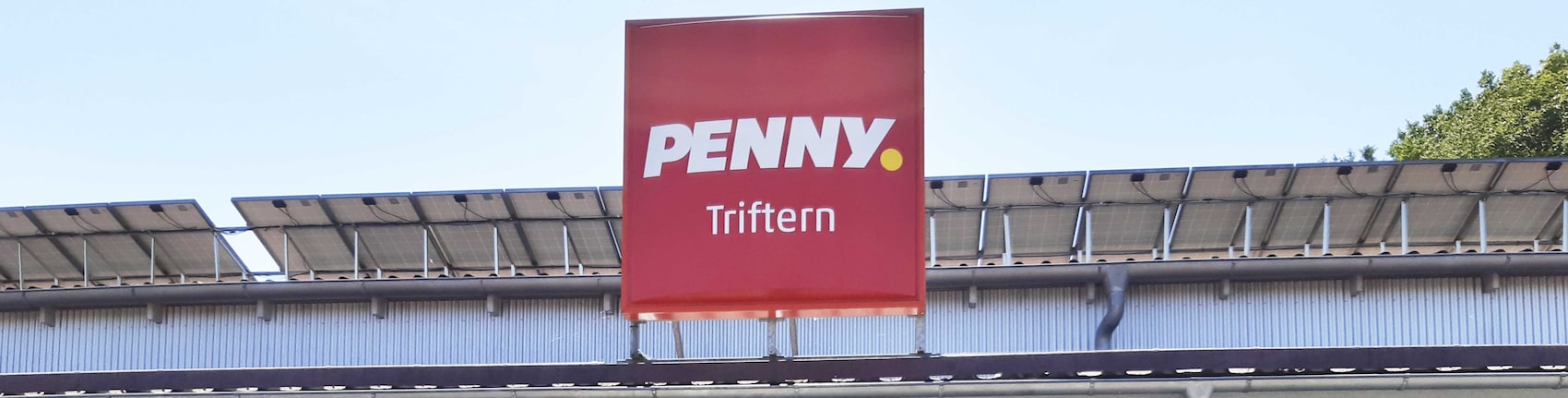 Sie sehen den Eingang vom Penny Markt in Triftern Haselbachstr. 2