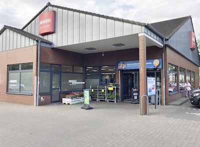 sie sehen den Eingang vom Penny Markt in Düsseldorf – Eller Am Kleinforst 3