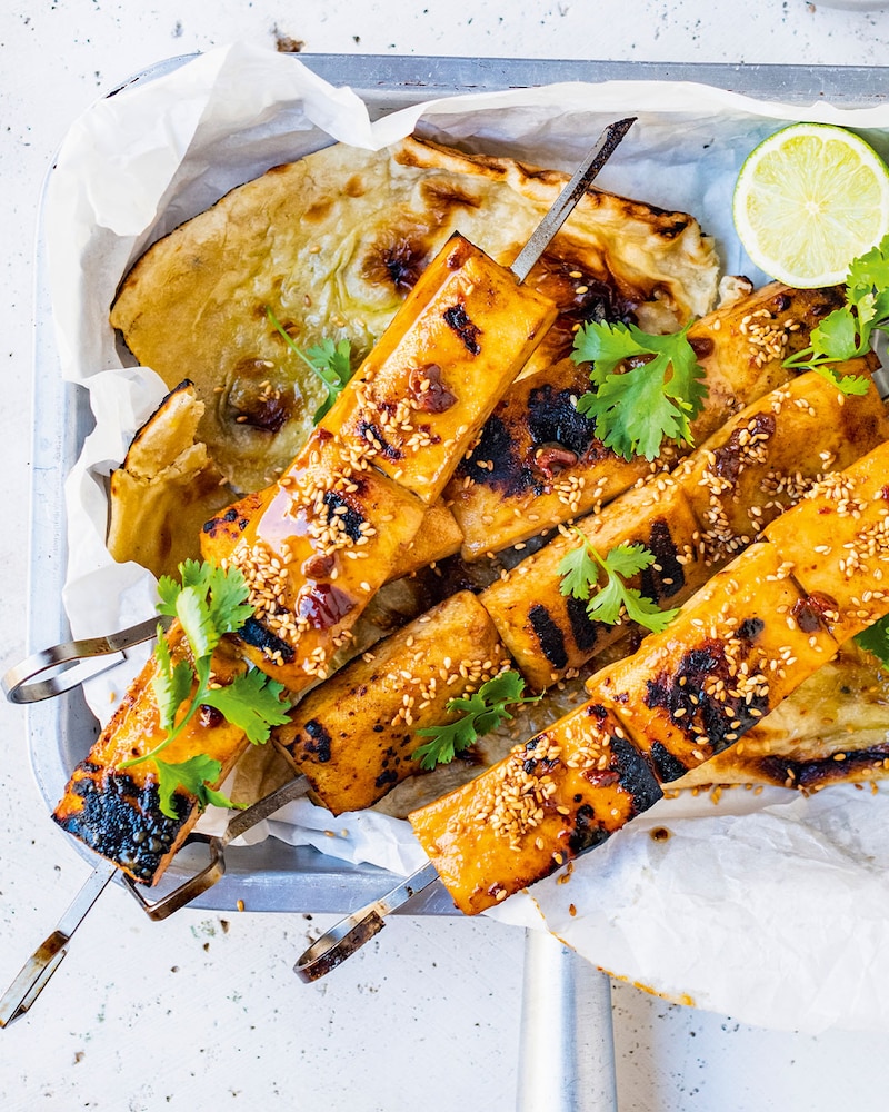 Diese Bild zeigt die fertigen Tofu-Spieße.