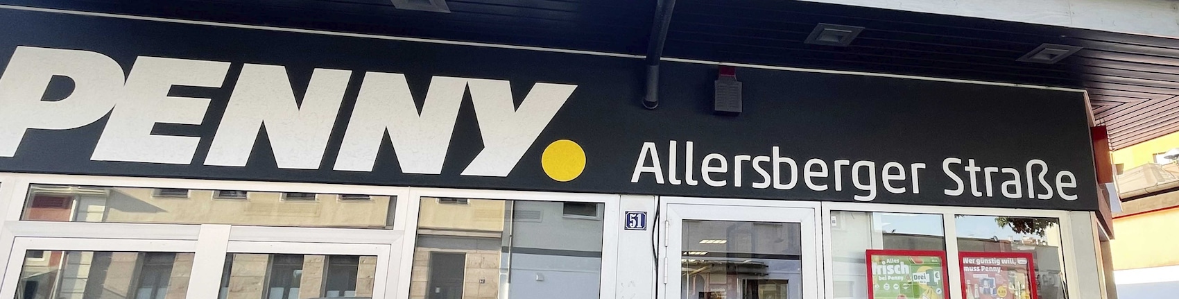 Sie sehen den Eingang vom Penny Markt in Nürnberg Galgenhofstr. 49-51