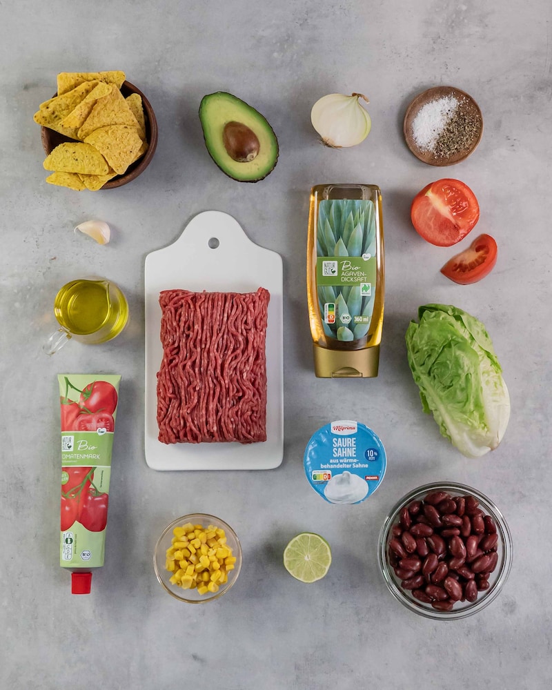 Dieses Bild zeigt die Zutaten für die Mexikanische Taco Bowl.