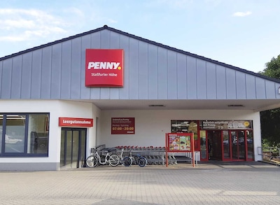 Sie sehen den Eingang vom Penny Markt in Aschersleben, Stassfurter Hoehe 75