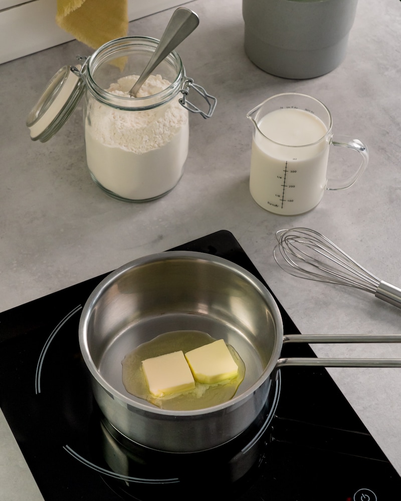 Dieses Bild zeigt wie die Butter geschmolzen wird.