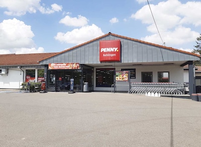 Sie sehen den Eingang vom Penny Markt in Rehlingen-Siersburg, Nordstr. 1-3
