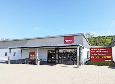 Sie sehen den Eingang vom Penny Markt in Philippsthal (Werra), An der Flutbrücke 4