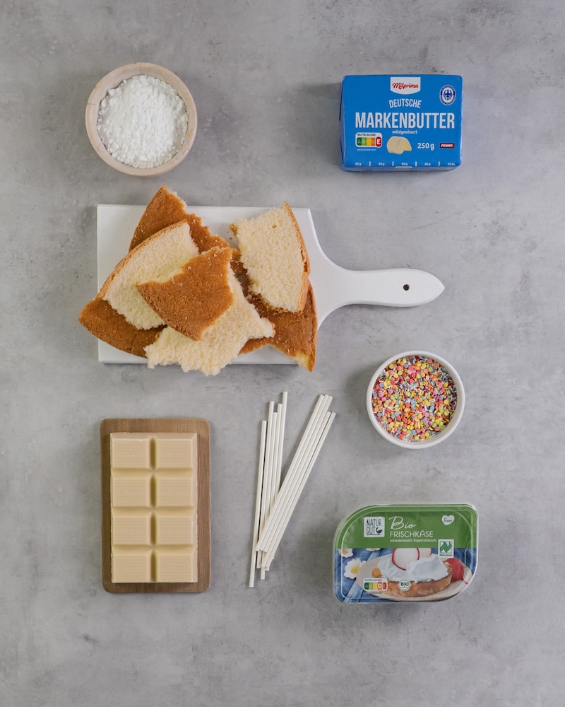 Dieses Bild zeigt alle Zutaten für unsere Cake Pops.