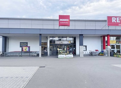 Sie sehen den Eingang vom Penny Markt in Dudenhofen, Speyerer Str. 11A