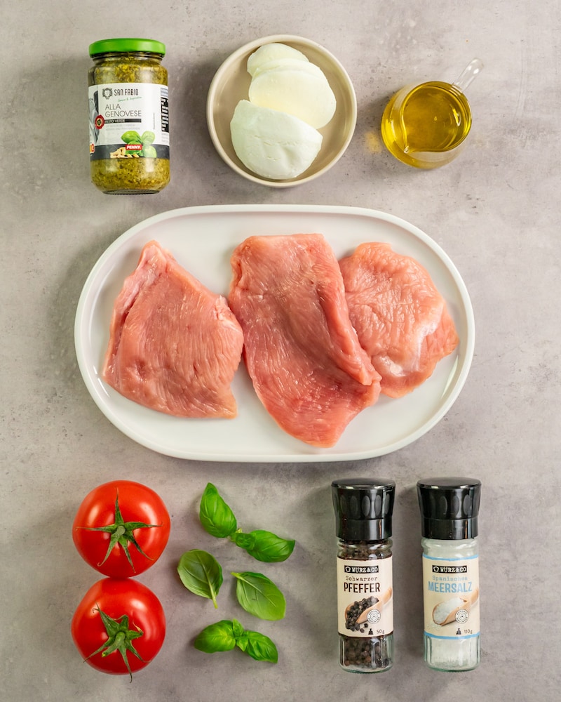 Dieses Bild zeigt die Zutaten für das Putenschnitzel aus dem Ofen.