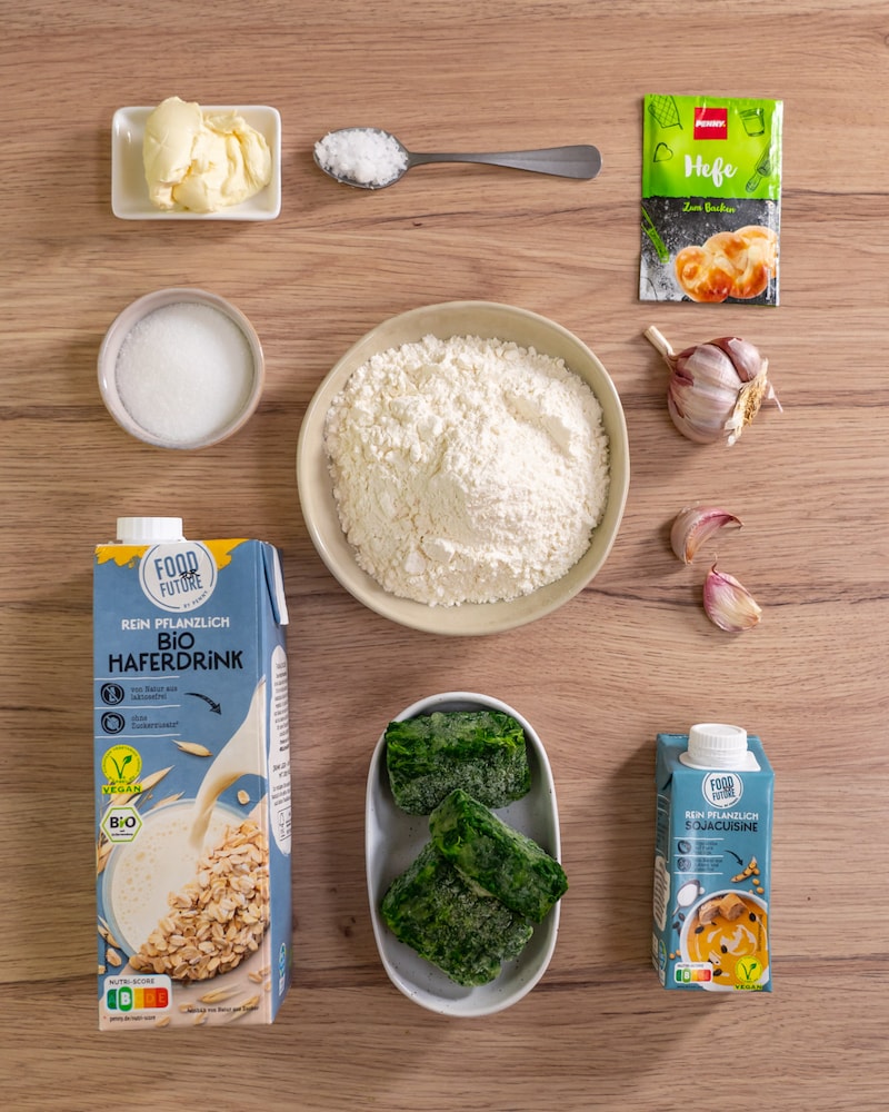 Würziges Zupfbrot mit Spinat und Knoblauch