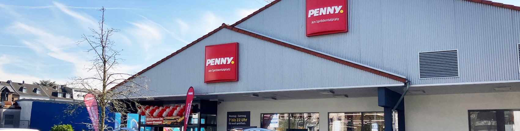 Sie sehen den Eingang vom Penny Markt in Krefeld – Cracau, Uerdinger Strasse 121 