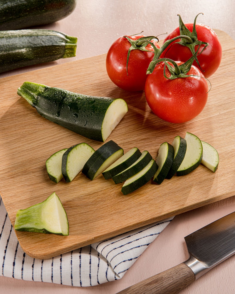 Dieses Bild zeigt die Tomaten und die Zucchini.