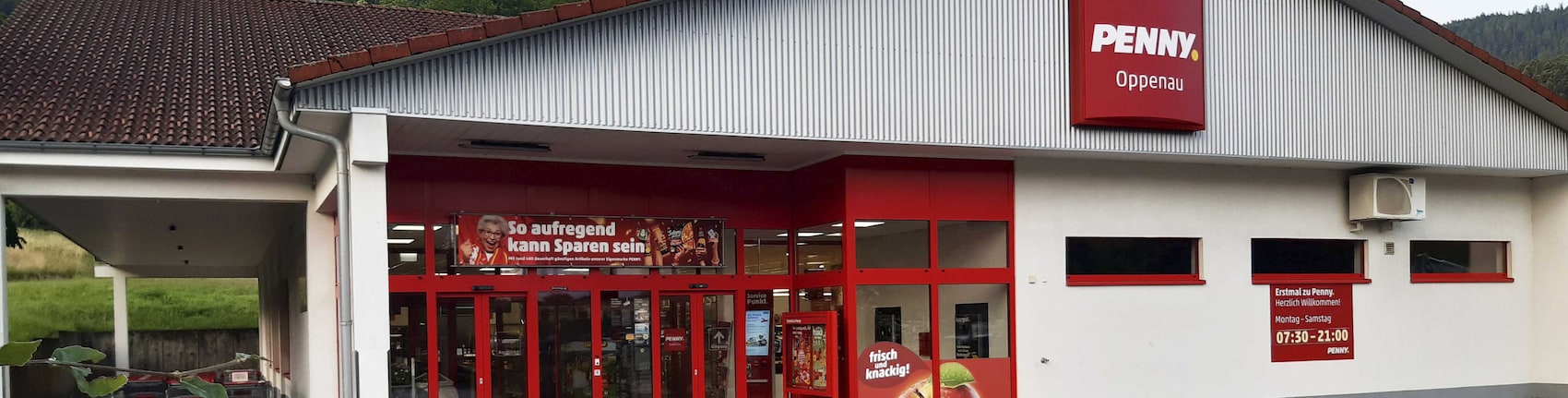 Sie sehen den Eingang vom Penny Markt in Oppenau, Schwarzwaldstr. 14
