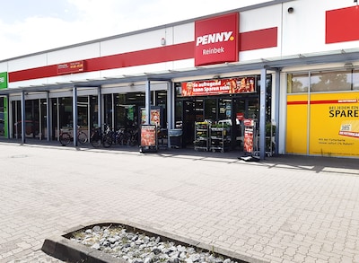 Sie sehen den Eingang vom Penny Markt in Reinbek, Hermann-Koerner-Strasse 53