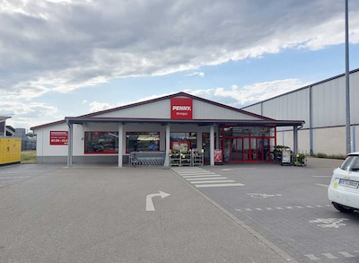 Sie sehen den Eingang vom Penny Markt in Ihringen, Guendlinger Str. 34