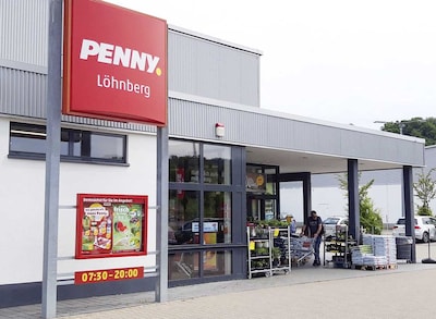 Sie sehen den Eingang vom Penny Markt in Löhnberg, L3281/Güldenstadt 1
