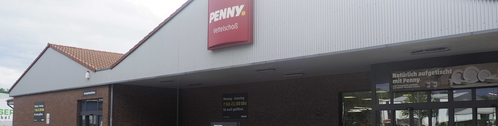 Sie sehen den Eingang vom Penny Markt in Vettelschoss Rheinstr. 2