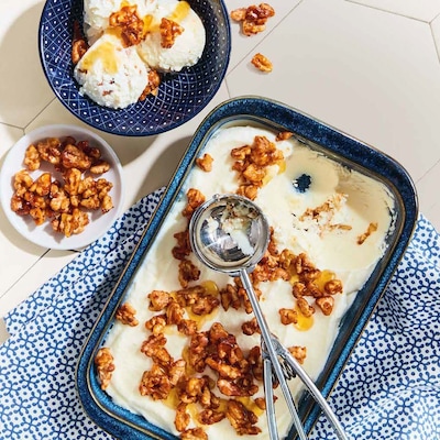 Griechisches Joghurt-Eis mit Honignüssen