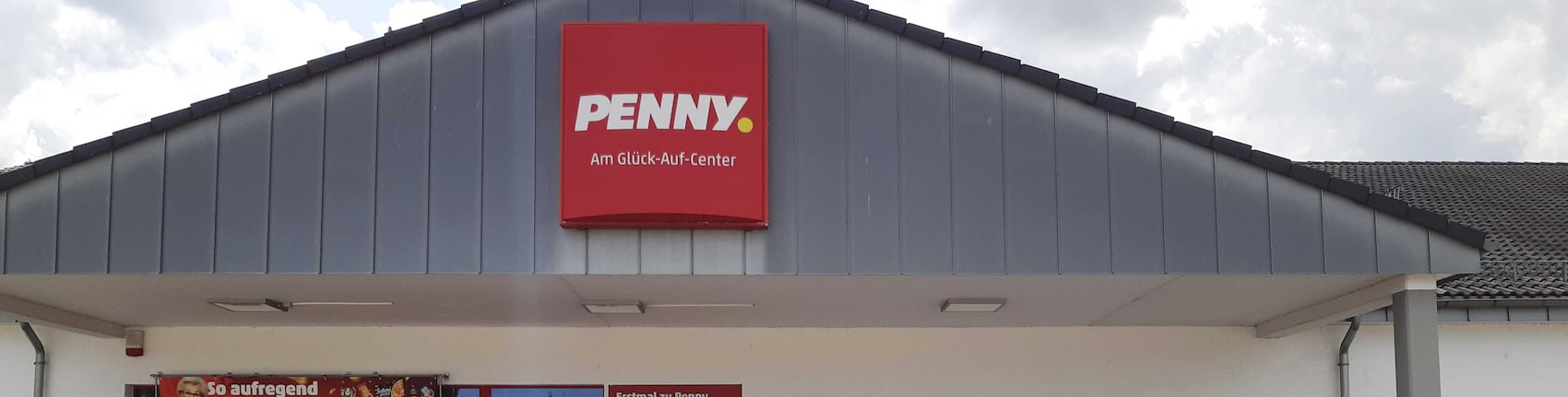 Sie sehen den Eingang vom Penny Markt in Zwickau Oskar-Arnold-Strasse 3